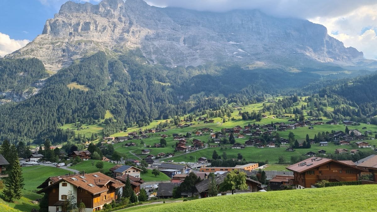 Stunning mountain trail from Schwarzsee to Grosse Scheidegg near Grindelwald, Switzerland, featuring panoramic views of the Swiss Alps, rugged peaks, and alpine meadows. A must-do hike for nature and adventure enthusiasts.