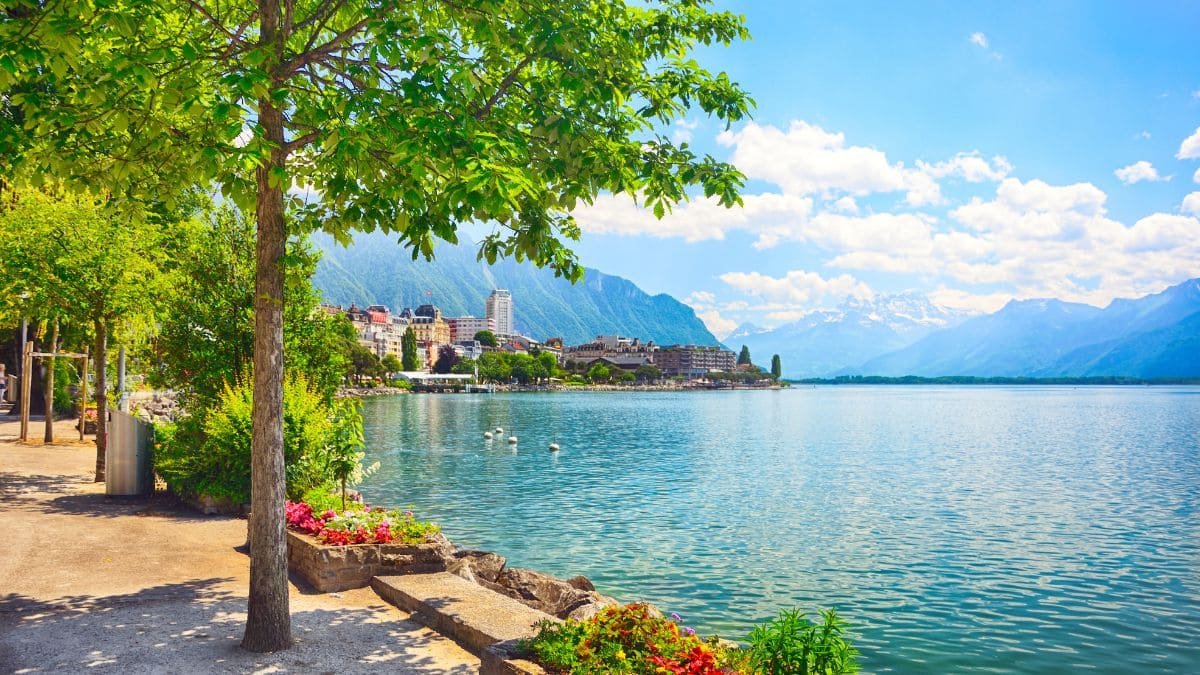 Lakeside view of Montreux with the Swiss Alps in the background – a perfect day trip from Geneva.