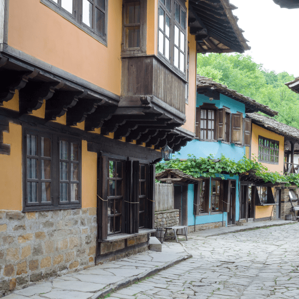A typical street in Etara
