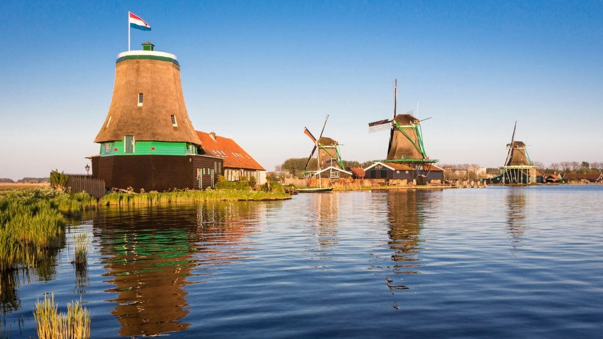 Zaanse Schans – Windmills & Wooden Clogs