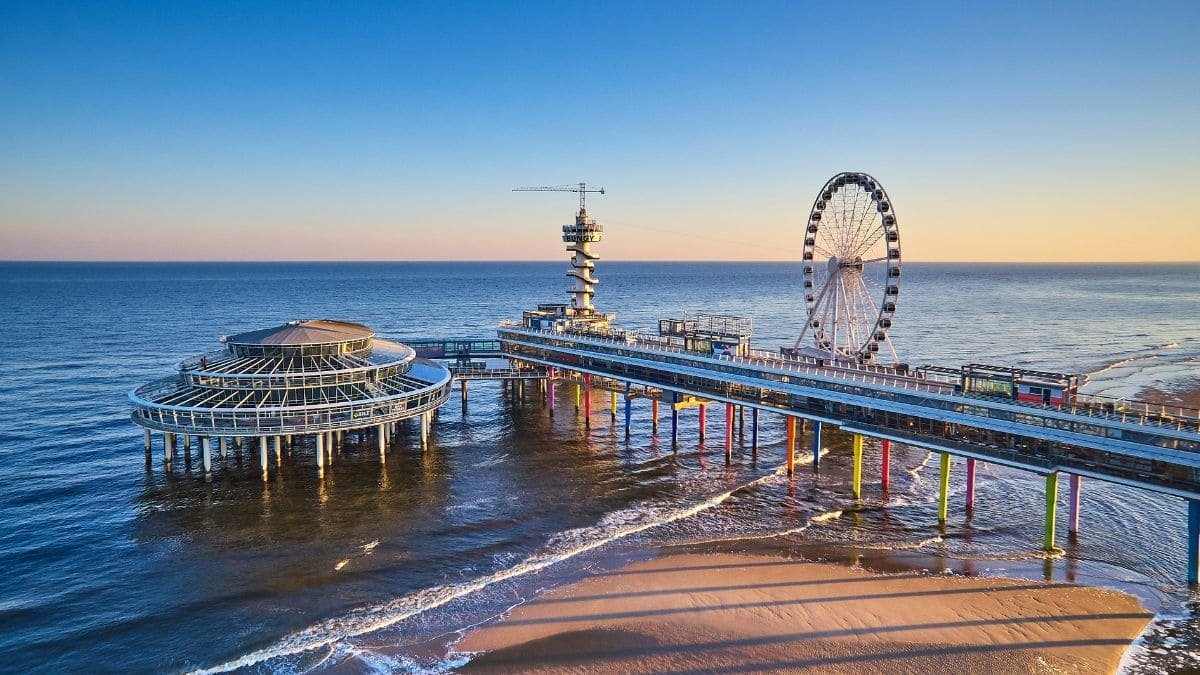 The Hague & Scheveningen – Politics & Beach Combo