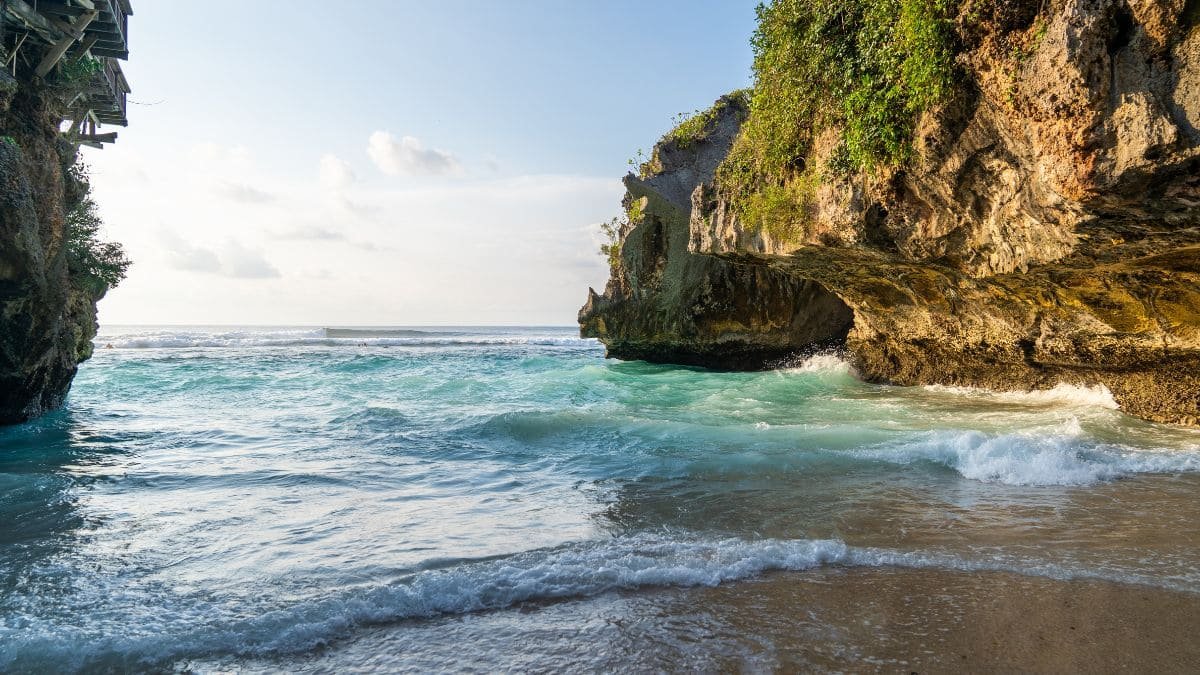 Suluban Beach/Entrance to Uluwatu Beach, Bali