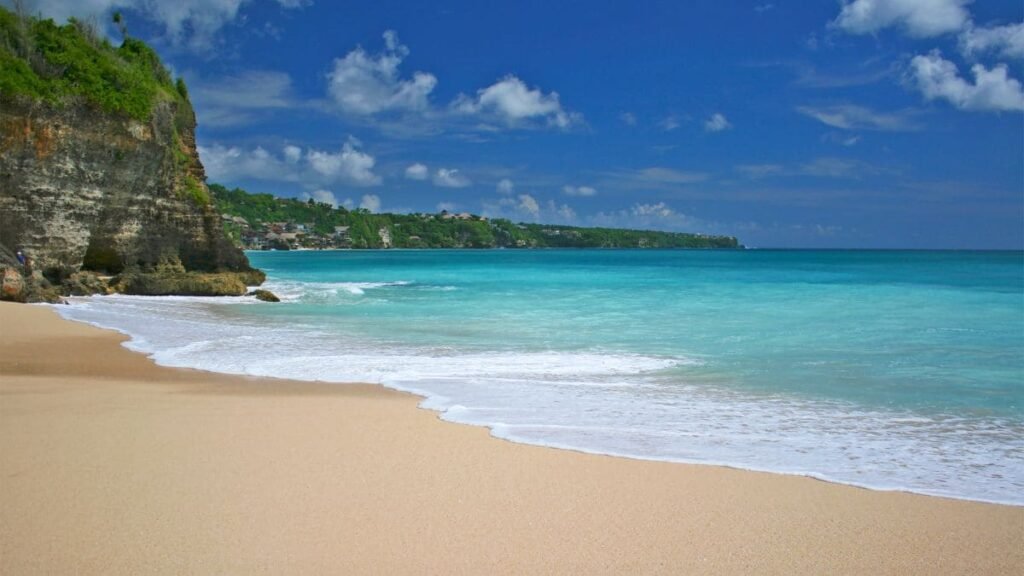 Dreamland Beach Bali – Big, Beautiful, and Easy to Reach