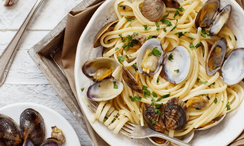 Spaghetti alle Vongole - local food in Napoli
