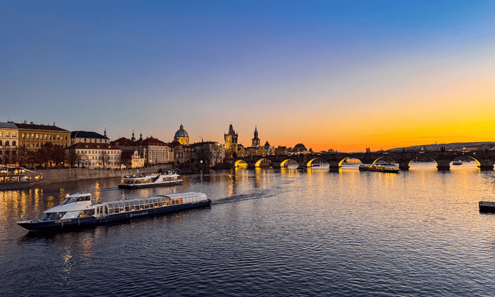 Cruise at sunset in Lyon