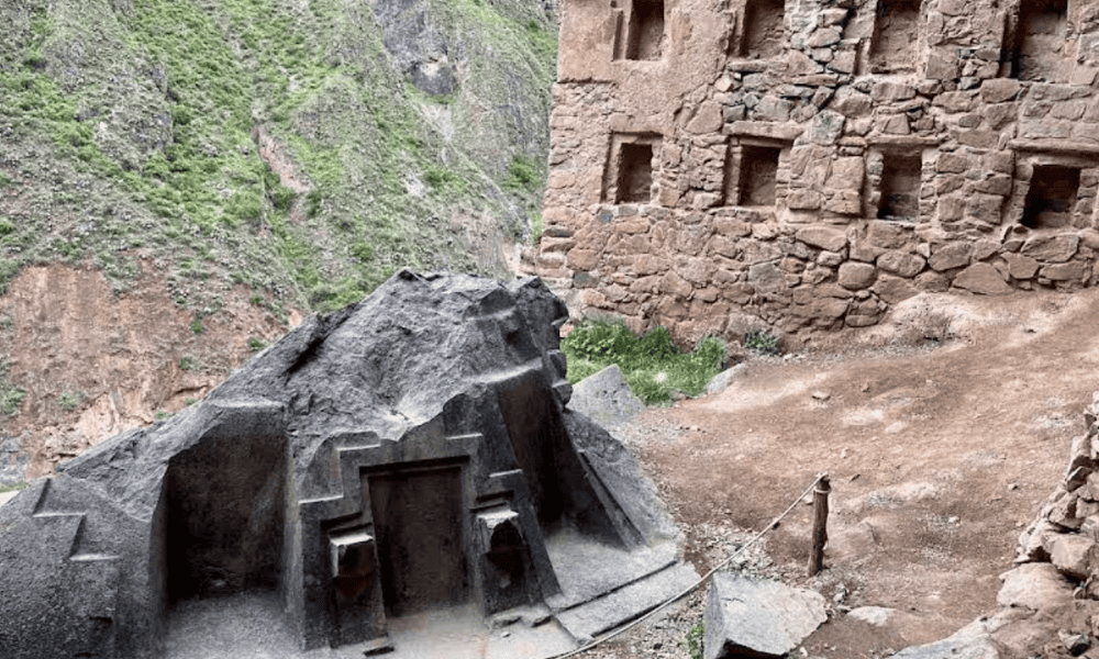 Ñaupa Iglesia near Ollantaytambo, Peru